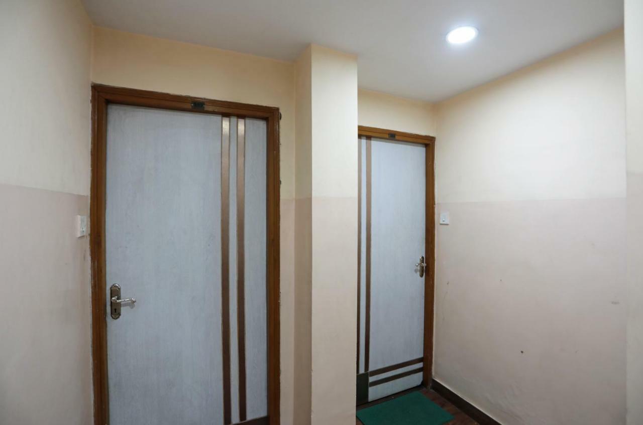Oyo 26143 Hotel Abedin Kolkata Luaran gambar